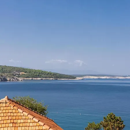 Spacious With Private Terrace Near Sea *